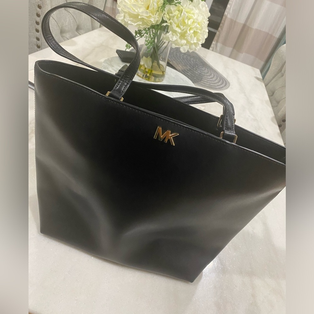 Brand New Michael Kors Shoulder Bag Medium with TAG Real Leather